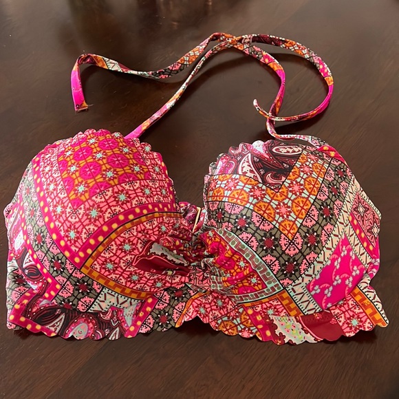 Victoria’s Secret Swimsuit Top - Picture 1 of 3